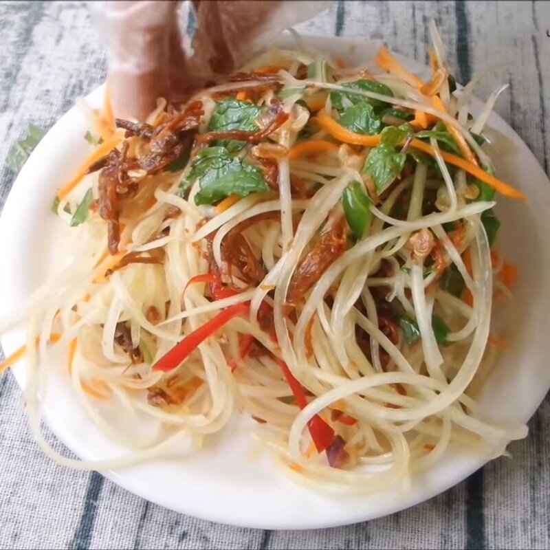 Start your Hanoi Travel with a refreshing bite